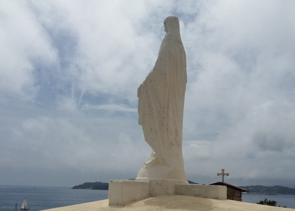 Notre Dame du Cap Falcon veille sur ceux qui traversent la Méditerranée