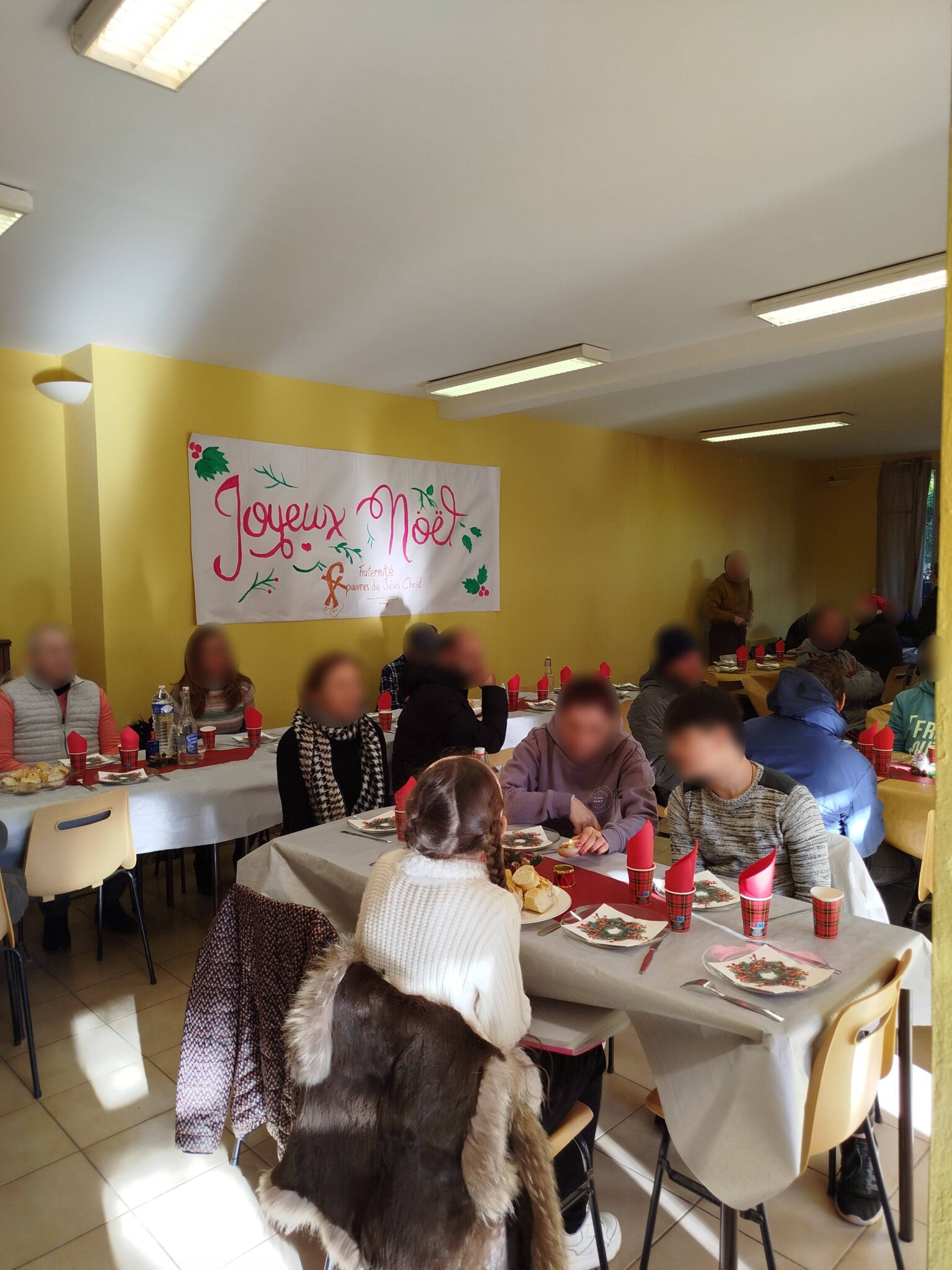 repas solidaires noel 2024 maison notre dame de lourdes toulon (5)