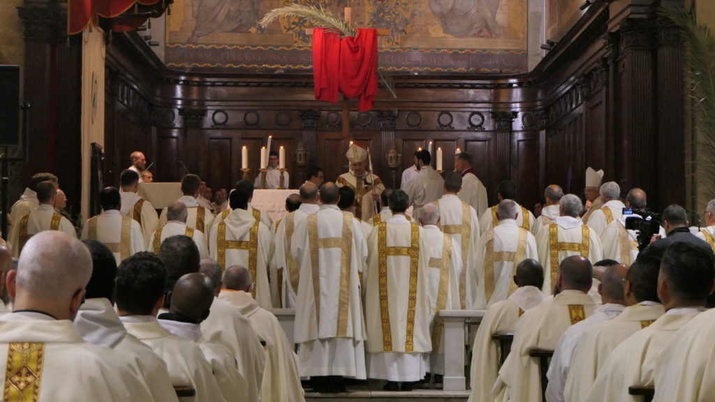 p3410544 messe chrismale cathedrale diacres tb