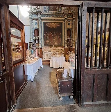 boutique interieur basilique sainte marie madeleinest max