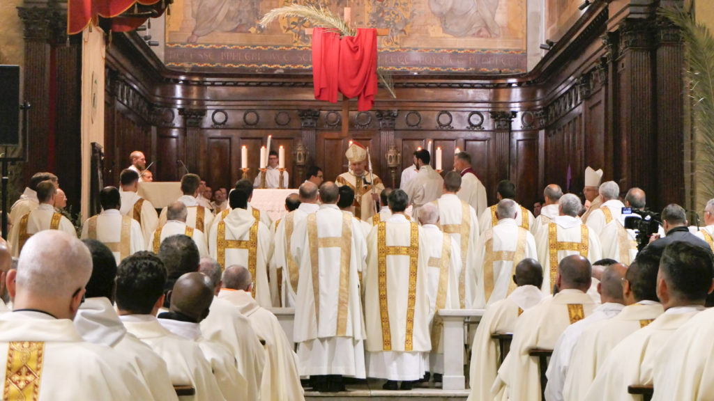 p3410544 messe chrismale cathedrale diacres tb scaled (2) (1)
