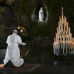 26 09 lourdes grotte (c) vatican media (2)