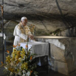 26 09 lourdes grotte (c) vatican media (5)